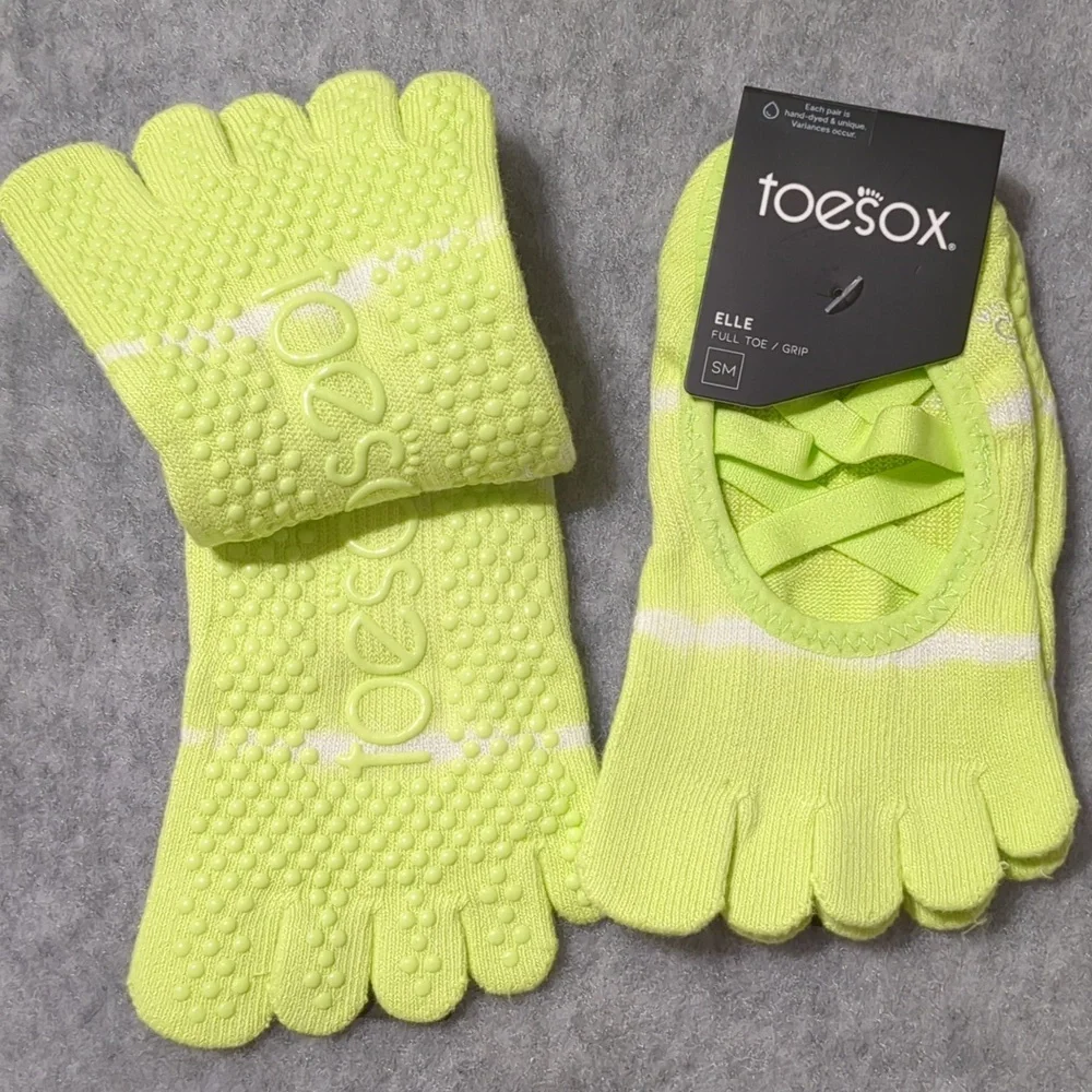 Toesox Lot Of 2 Full Toe Elle Pride Grip Women's Socks Size Small (6-8)